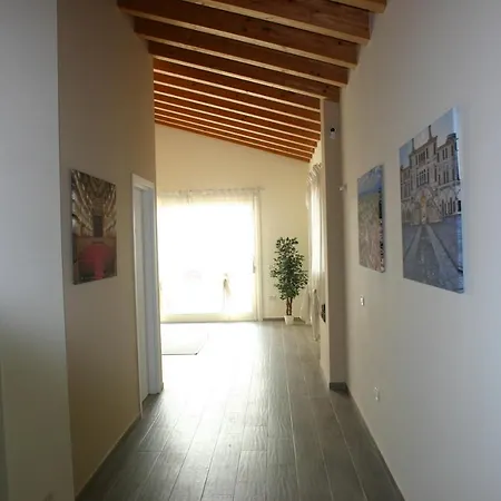 Via Venezia Accomodating Solutions 게스트하우스 로니고